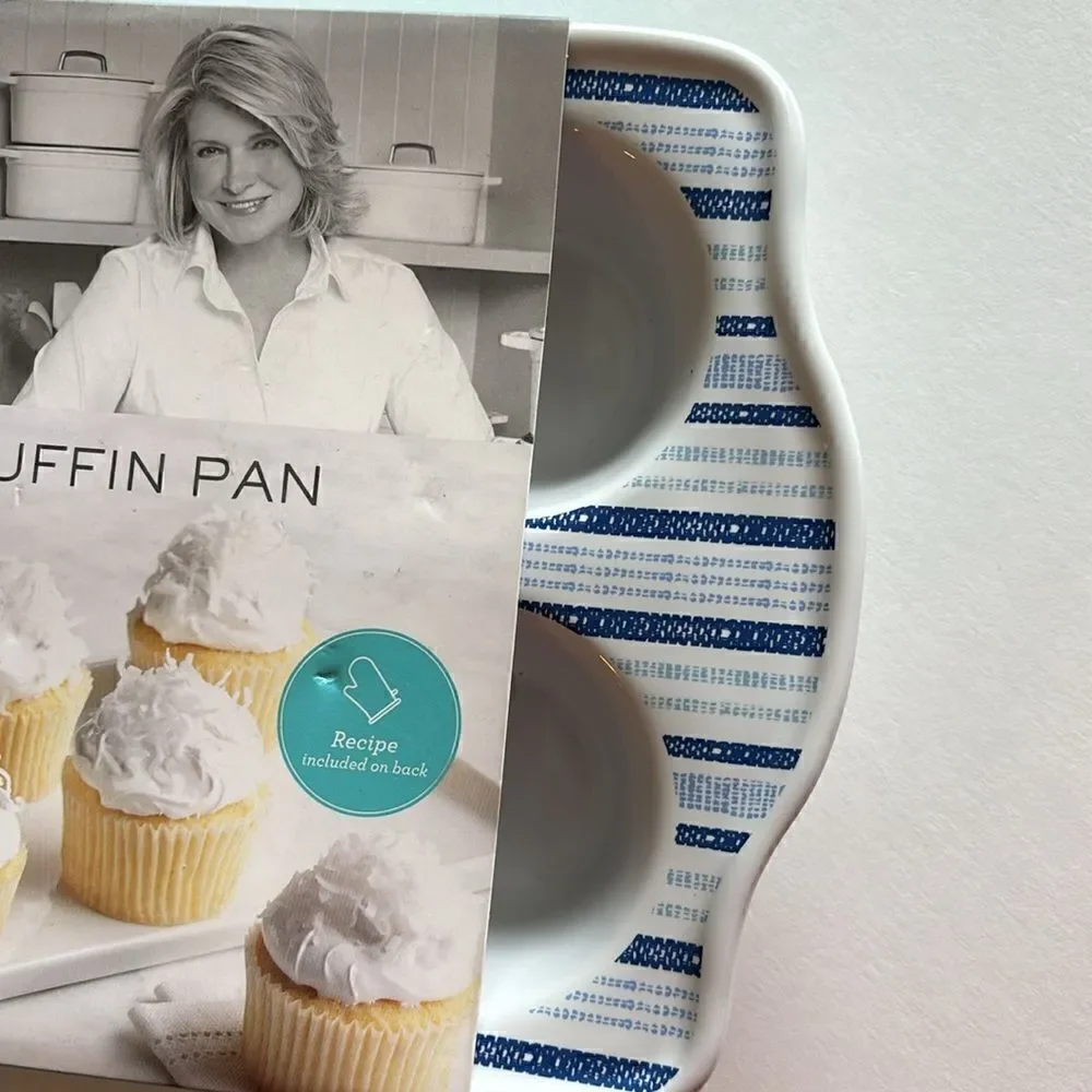 New Martha Stewart Macy’s Ceramic Muffin Pan Blue White 6 Well